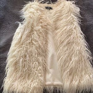 📦MOVING SALE📦 white vest